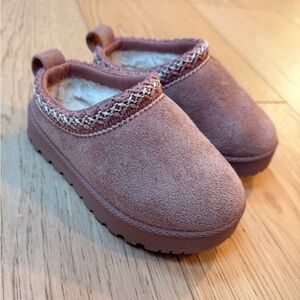 Olivia & Kate Cozy Pink Suede toddler Booties - sz6